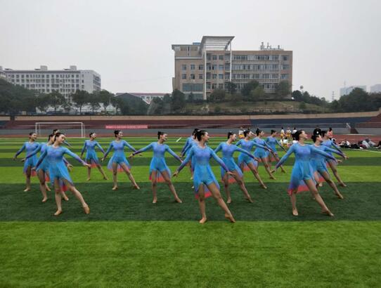 活力啦啦操比赛，韵律之美展现青春风采